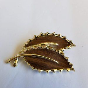 1970s Sarah Coventry Leaf Brooch Pin: Gold-Tone Metal, Faux Wood Grain Design